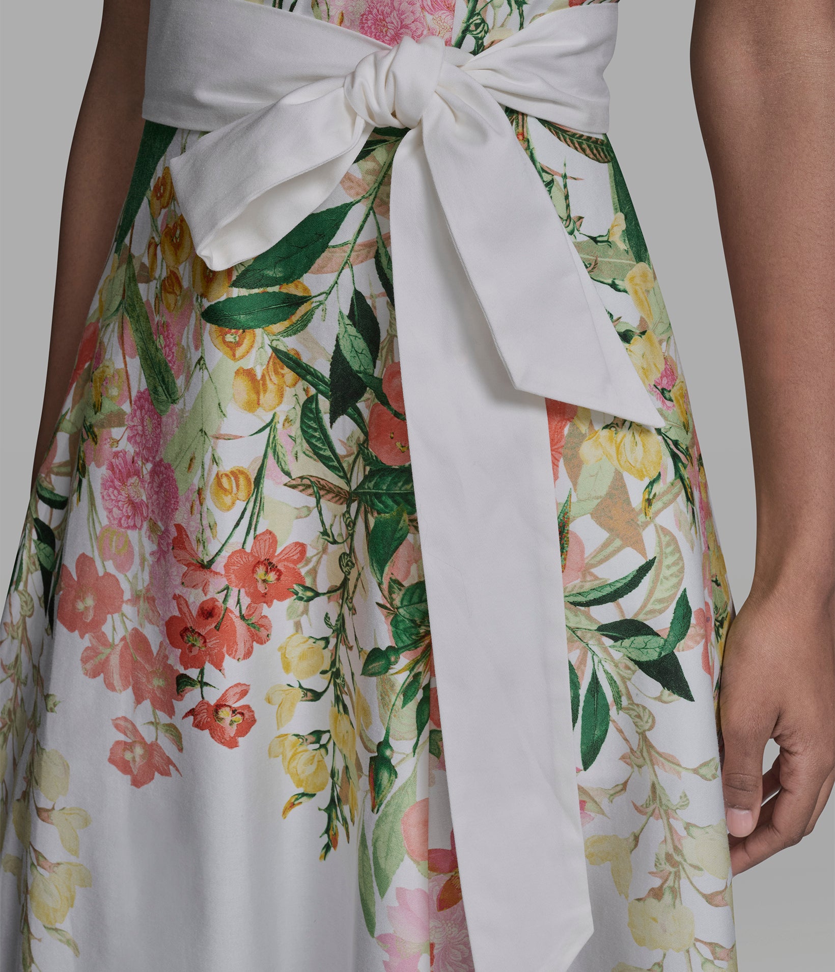 SLEEVELESS FLORAL MAXI DRESS VIEW 7 SLEEVELESS FLORAL MAXI DRESS VIEW 7