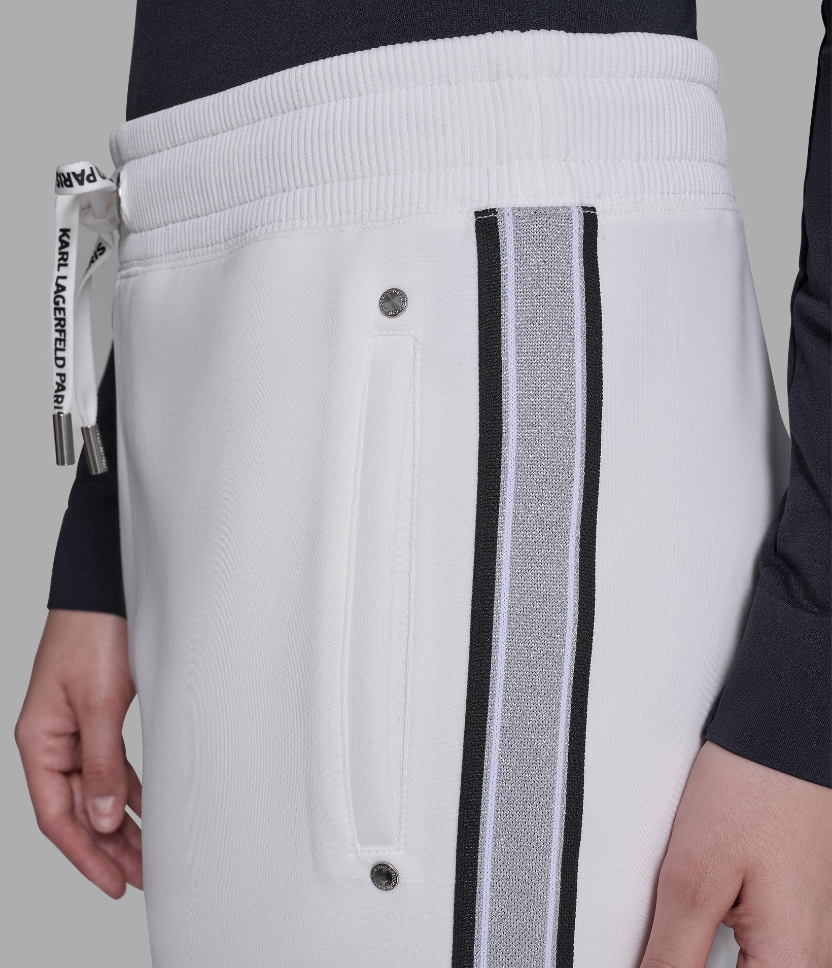 CO-ORD LOGO TAPE JOGGER VIEW 4 CO-ORD LOGO TAPE JOGGER VIEW 4