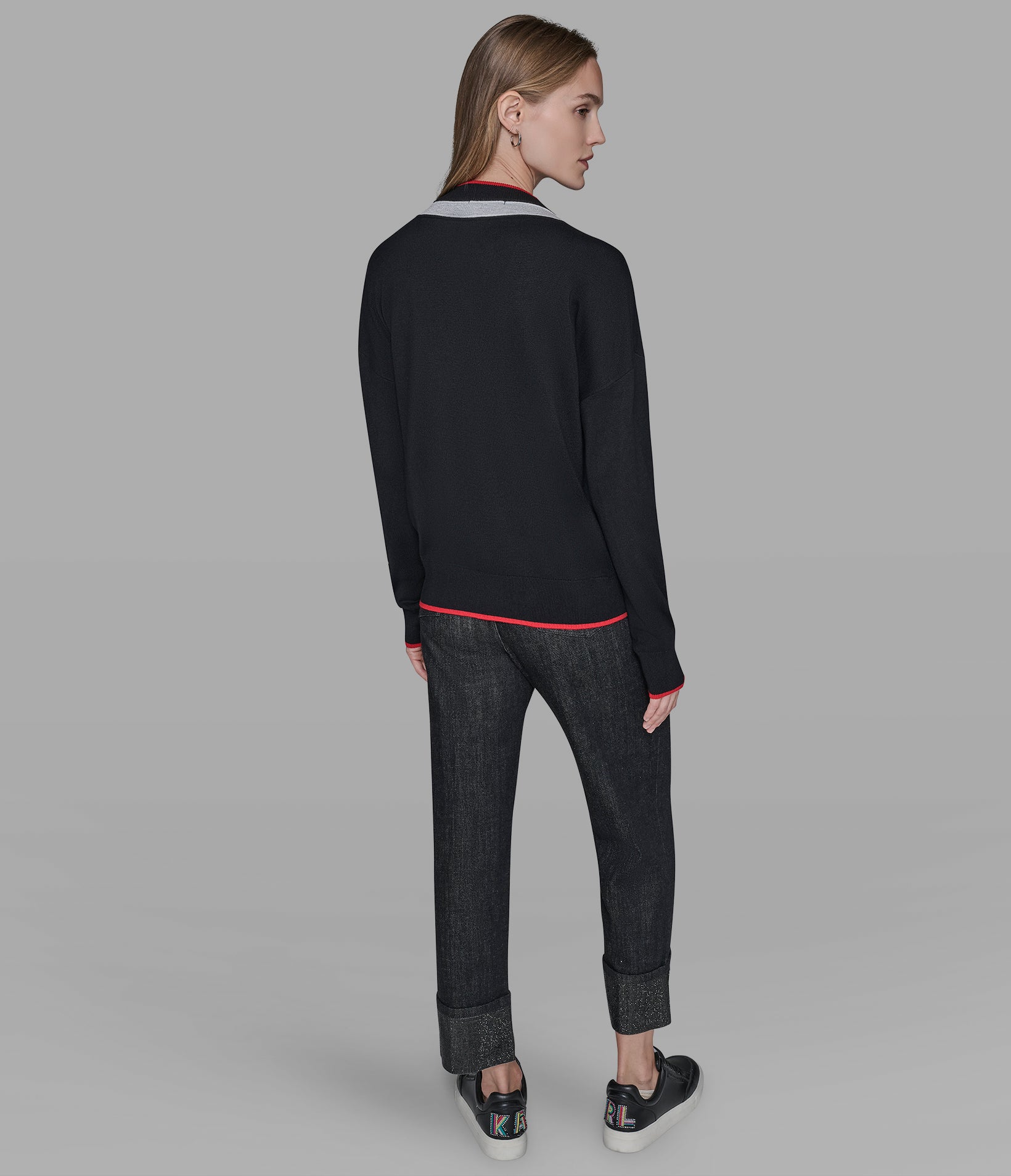 V-NECK LOGO TAPE SWEATER View 2 | Products V-NECK LOGO TAPE SWEATER View 2 | Products