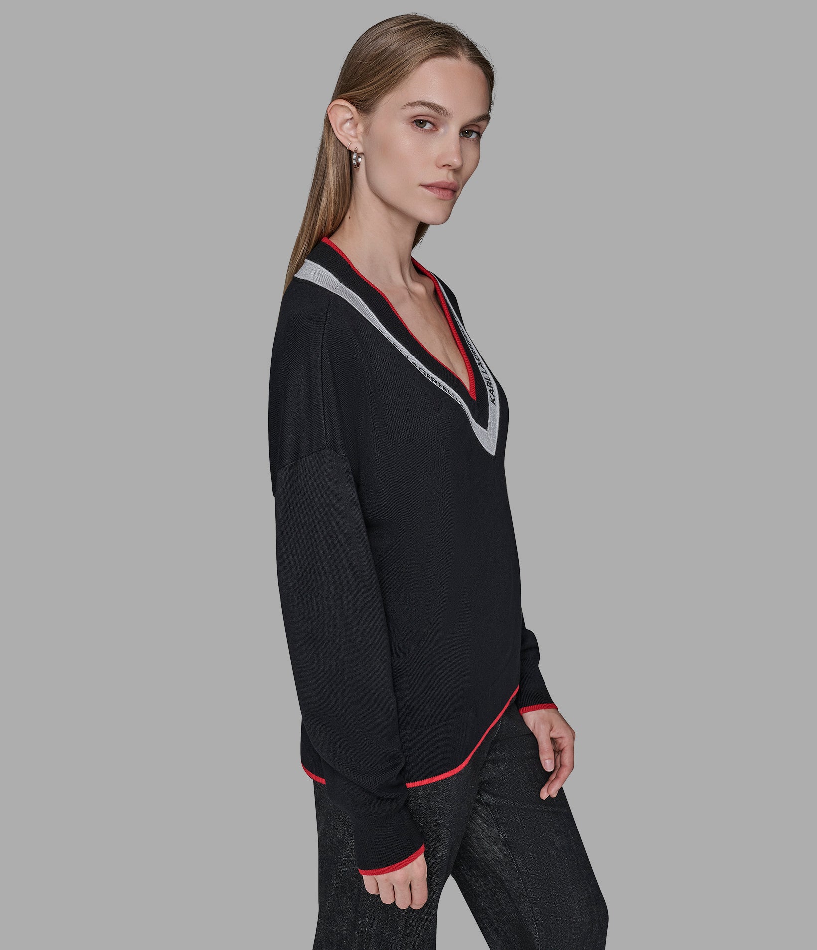 V-NECK LOGO TAPE SWEATER VIEW 4 V-NECK LOGO TAPE SWEATER VIEW 4