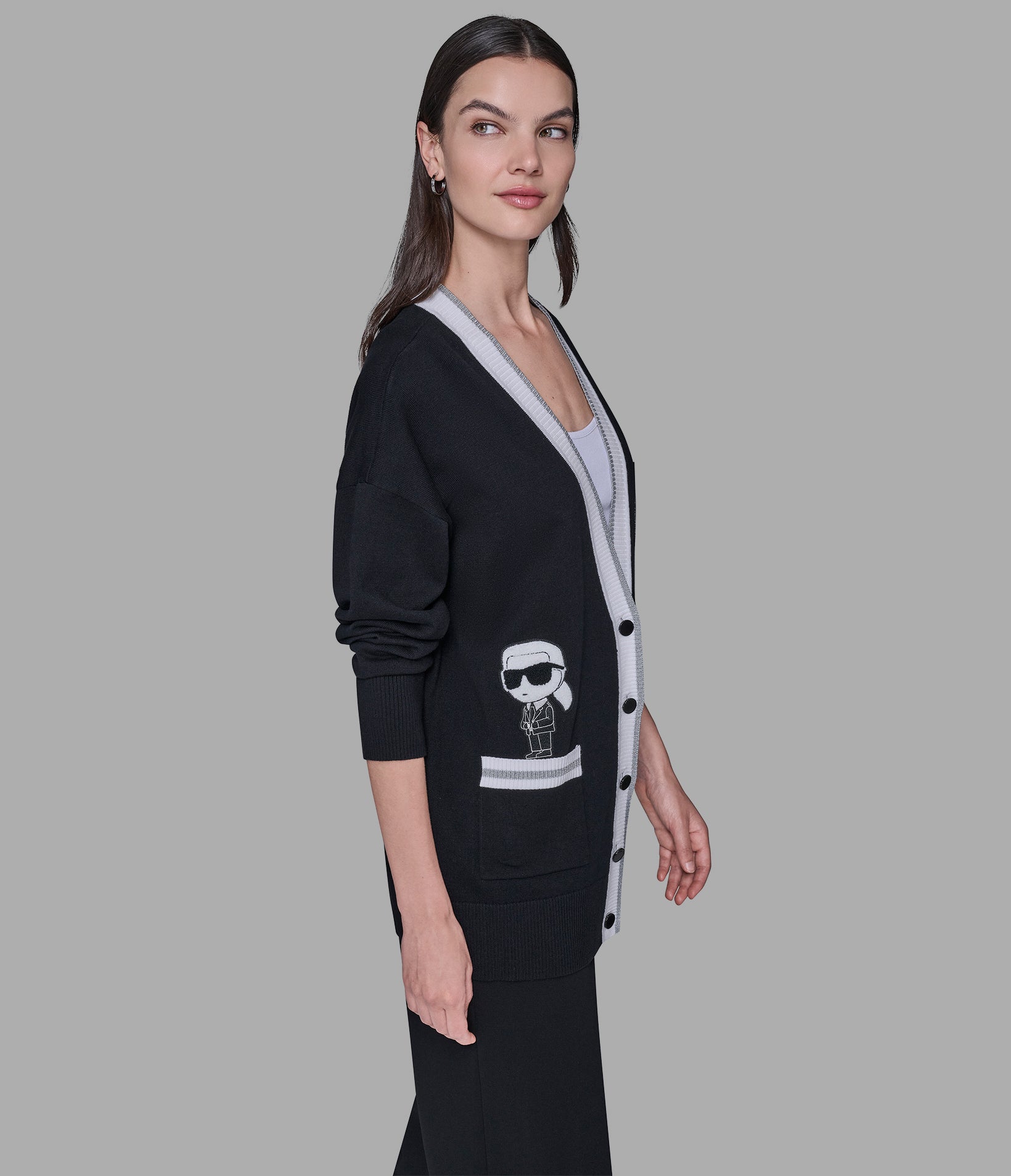 VARSITY CARDIGAN WITH PATCHES VIEW 4 | WOMEN'S FALL COLLECTION VARSITY CARDIGAN WITH PATCHES VIEW 4 | WOMEN'S FALL COLLECTION