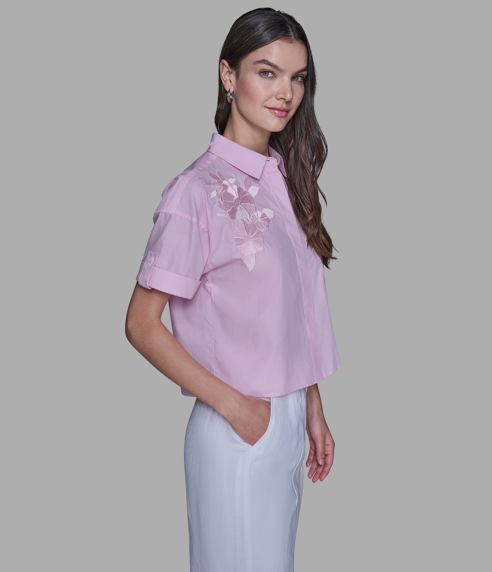 SHORT SLEEVE EMBROIDERED POPLIN SHIRT VIEW 3 | Valentine's Day Shop SHORT SLEEVE EMBROIDERED POPLIN SHIRT VIEW 3 | Valentine's Day Shop