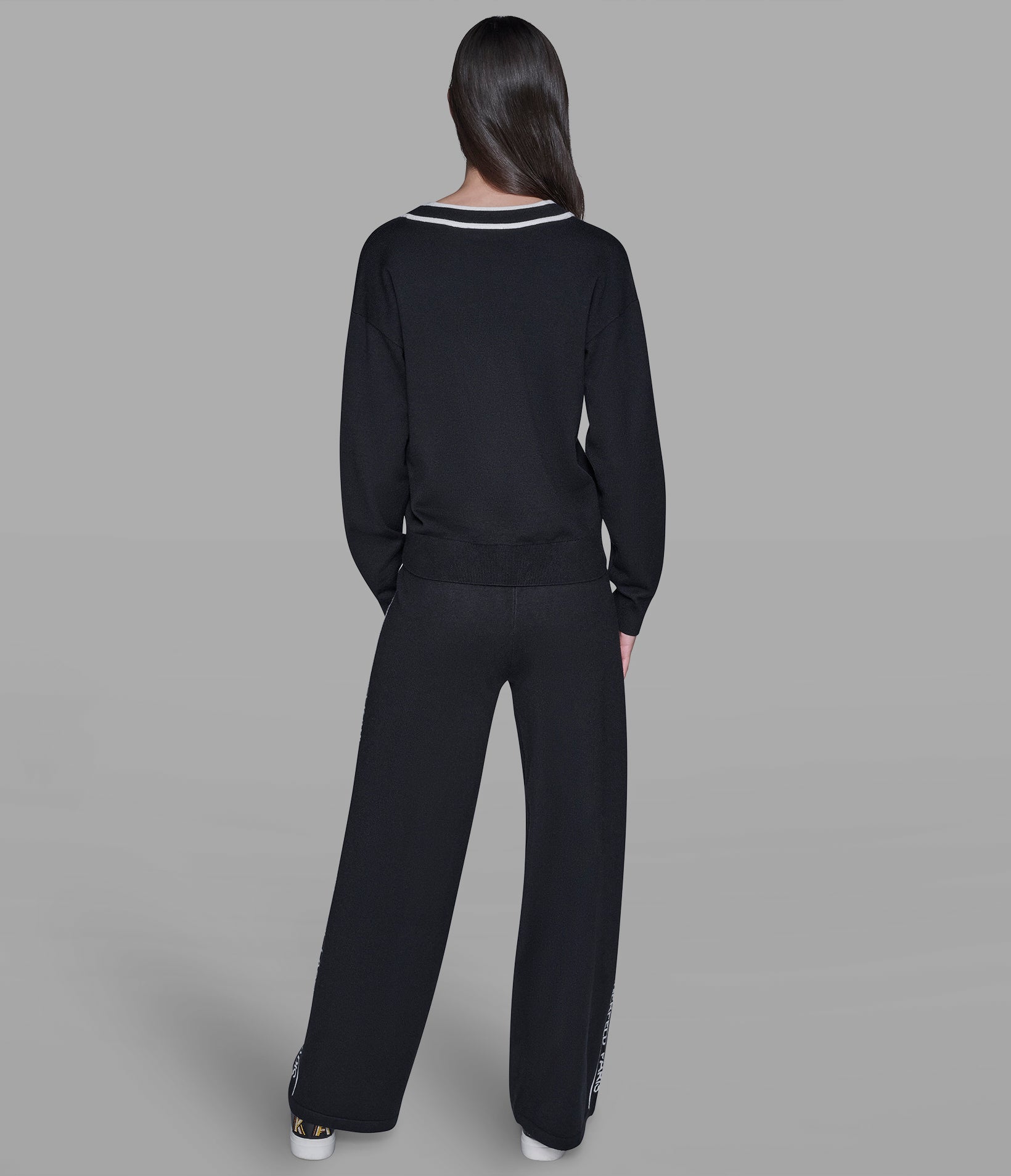 LOGO TAPE V-NECK SWEATER VIEW 5 LOGO TAPE V-NECK SWEATER VIEW 5