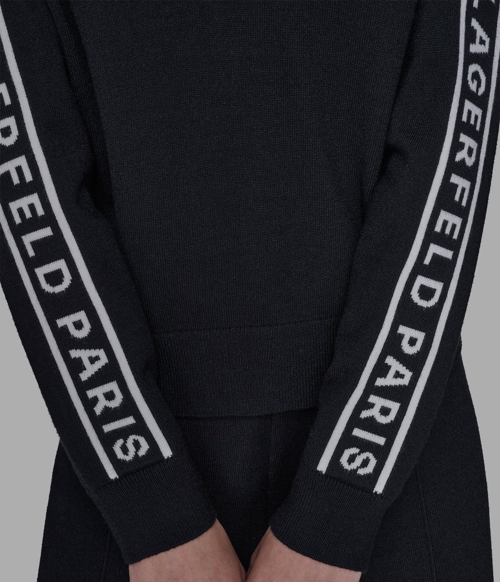 LOGO TAPE V-NECK SWEATER VIEW 4 LOGO TAPE V-NECK SWEATER VIEW 4