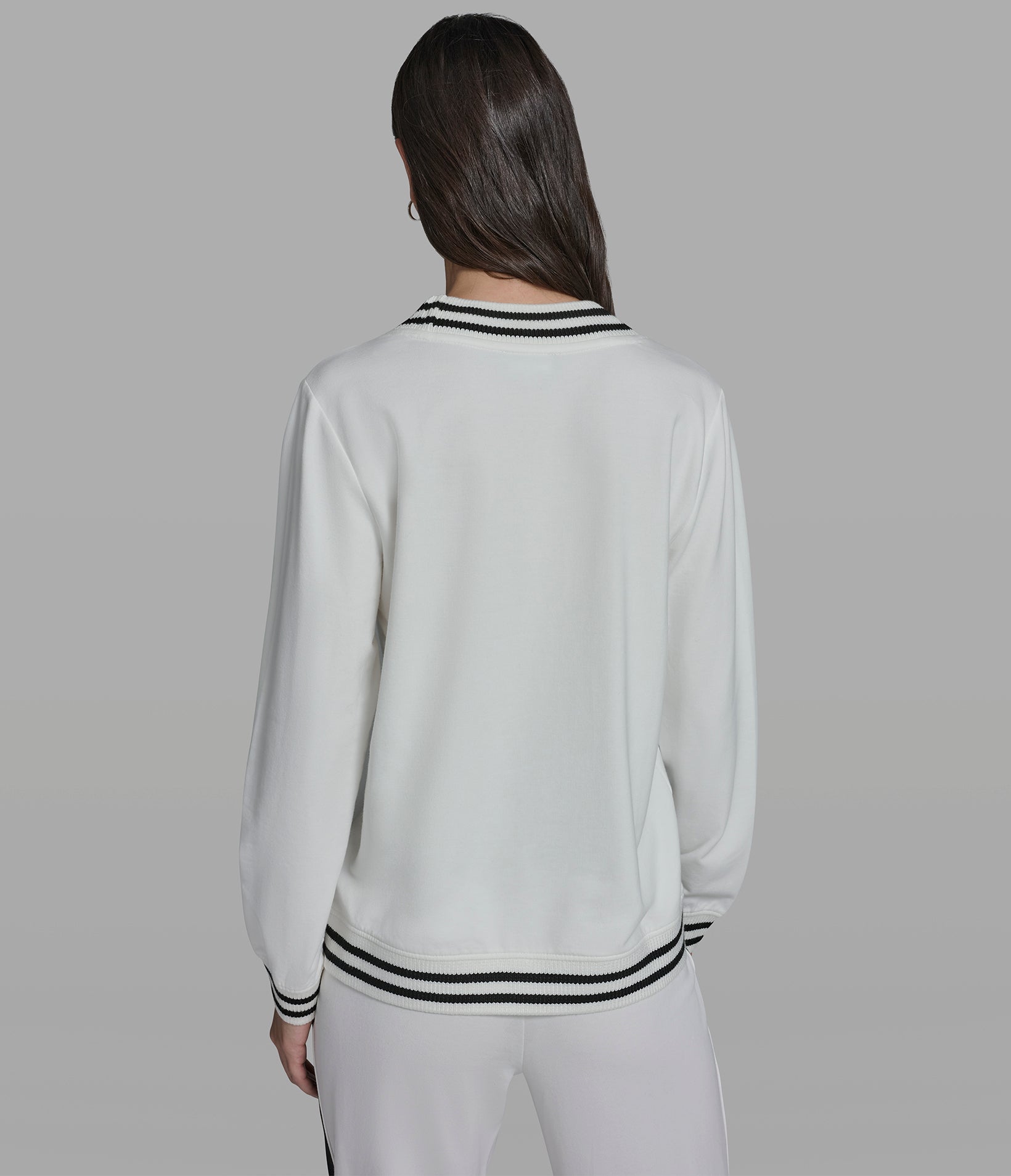 VARSITY PATCH V-NECK SWEATSHIRT View 2 | Women's Tops & Sweaters VARSITY PATCH V-NECK SWEATSHIRT View 2 | Women's Tops & Sweaters