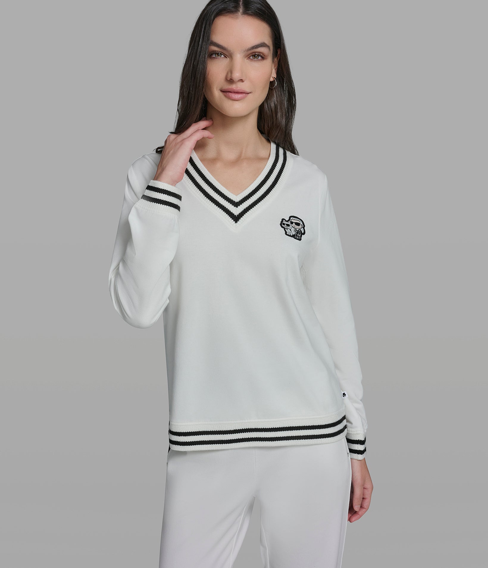 VARSITY PATCH V-NECK SWEATSHIRT View 1 | Women's Tops & Sweaters VARSITY PATCH V-NECK SWEATSHIRT View 1 | Women's Tops & Sweaters
