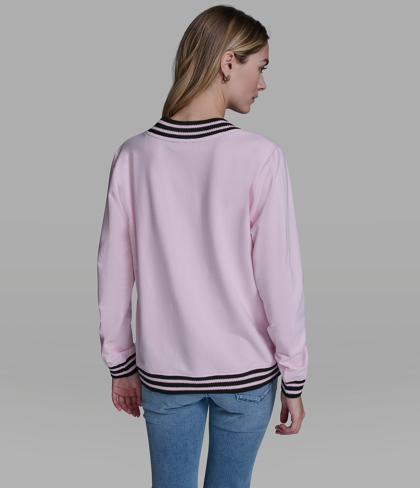 VARSITY PATCH V-NECK SWEATSHIRT View 2 | Women's Tops & Sweaters VARSITY PATCH V-NECK SWEATSHIRT View 2 | Women's Tops & Sweaters