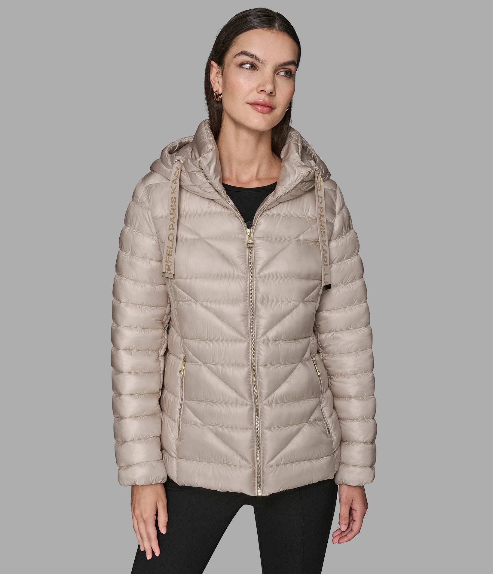 SHORT PUFFER JACKET WITH LOGO View 1 | WOMEN'S FALL COLLECTION SHORT PUFFER JACKET WITH LOGO View 1 | WOMEN'S FALL COLLECTION