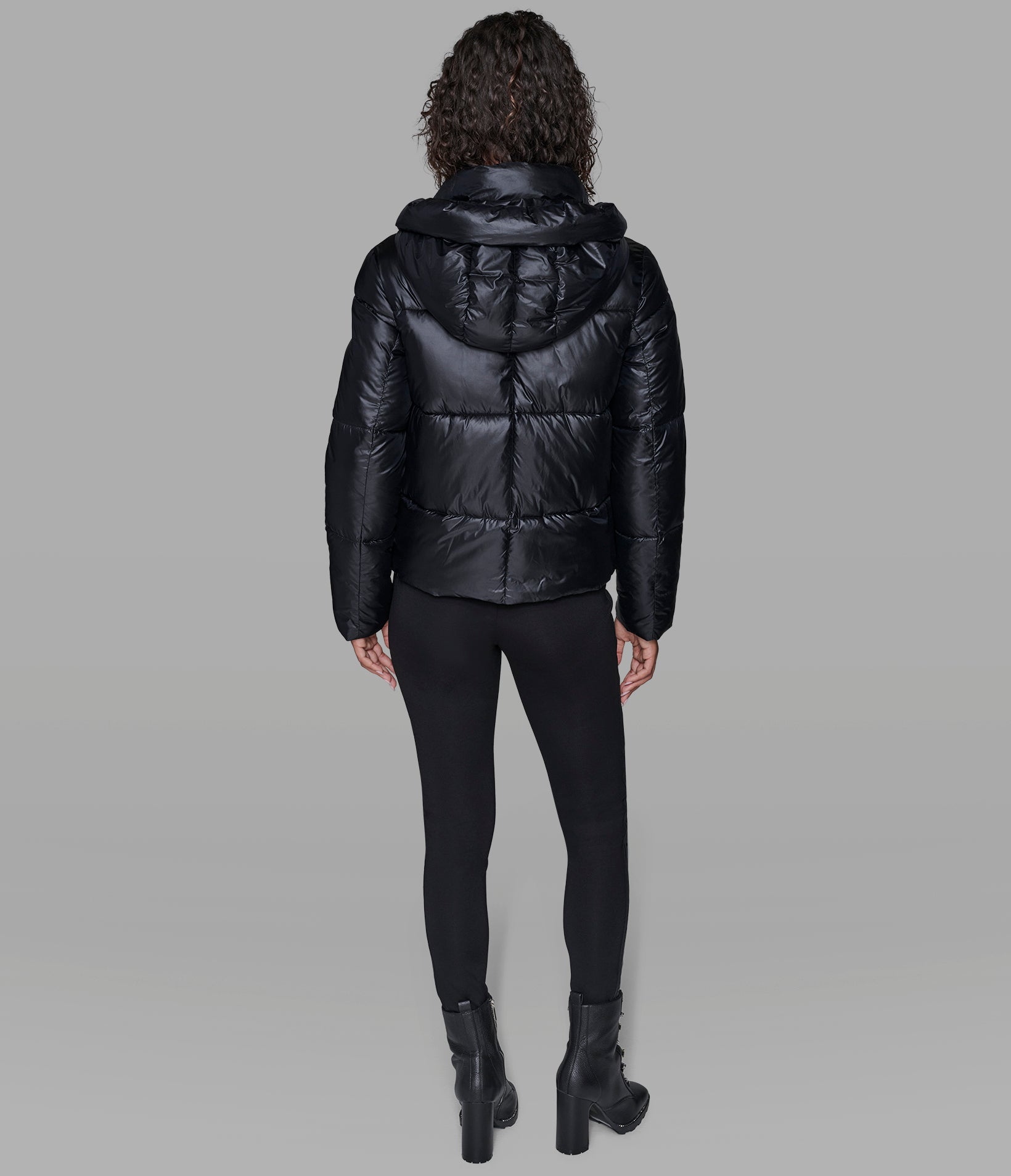 SHORT HOODED PUFFER View 2 | WOMEN'S FALL COLLECTION SHORT HOODED PUFFER View 2 | WOMEN'S FALL COLLECTION