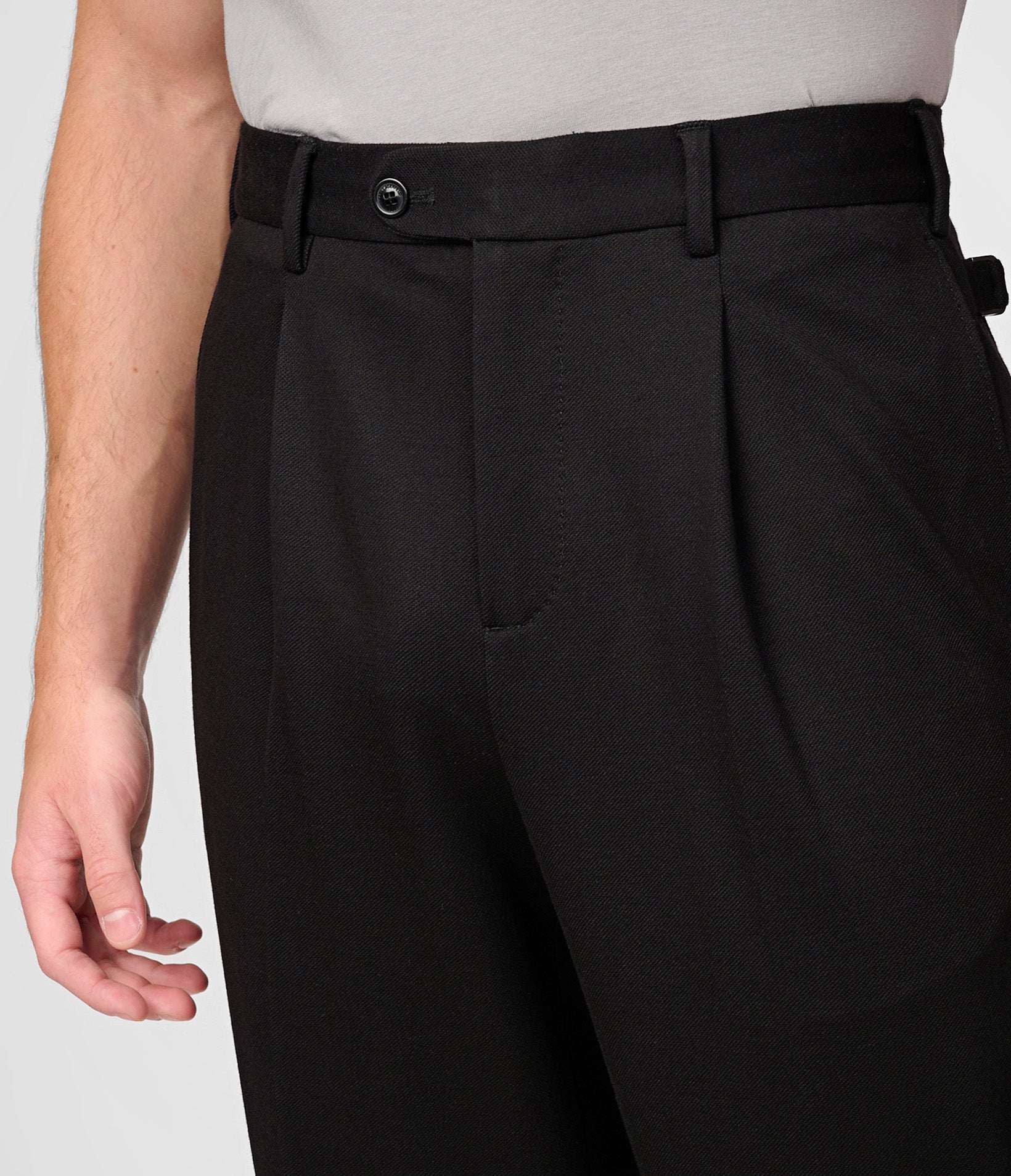 SIDE BUCKLE PLEATED PANT