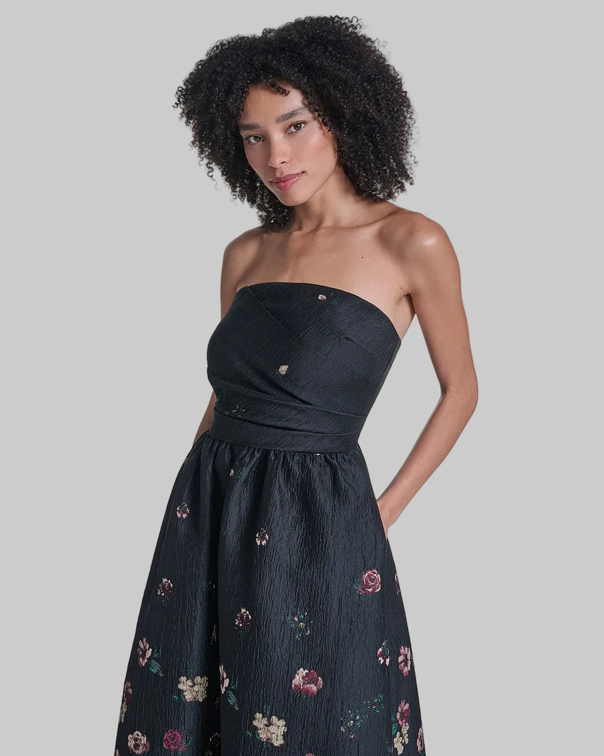 STRAPLESS FILS COUPE BALL GOWN  WITH POCKETS VIEW 2
