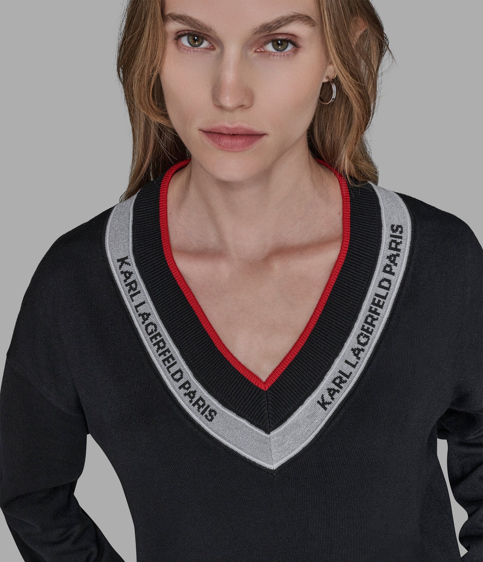 V-NECK LOGO TAPE SWEATER VIEW 5