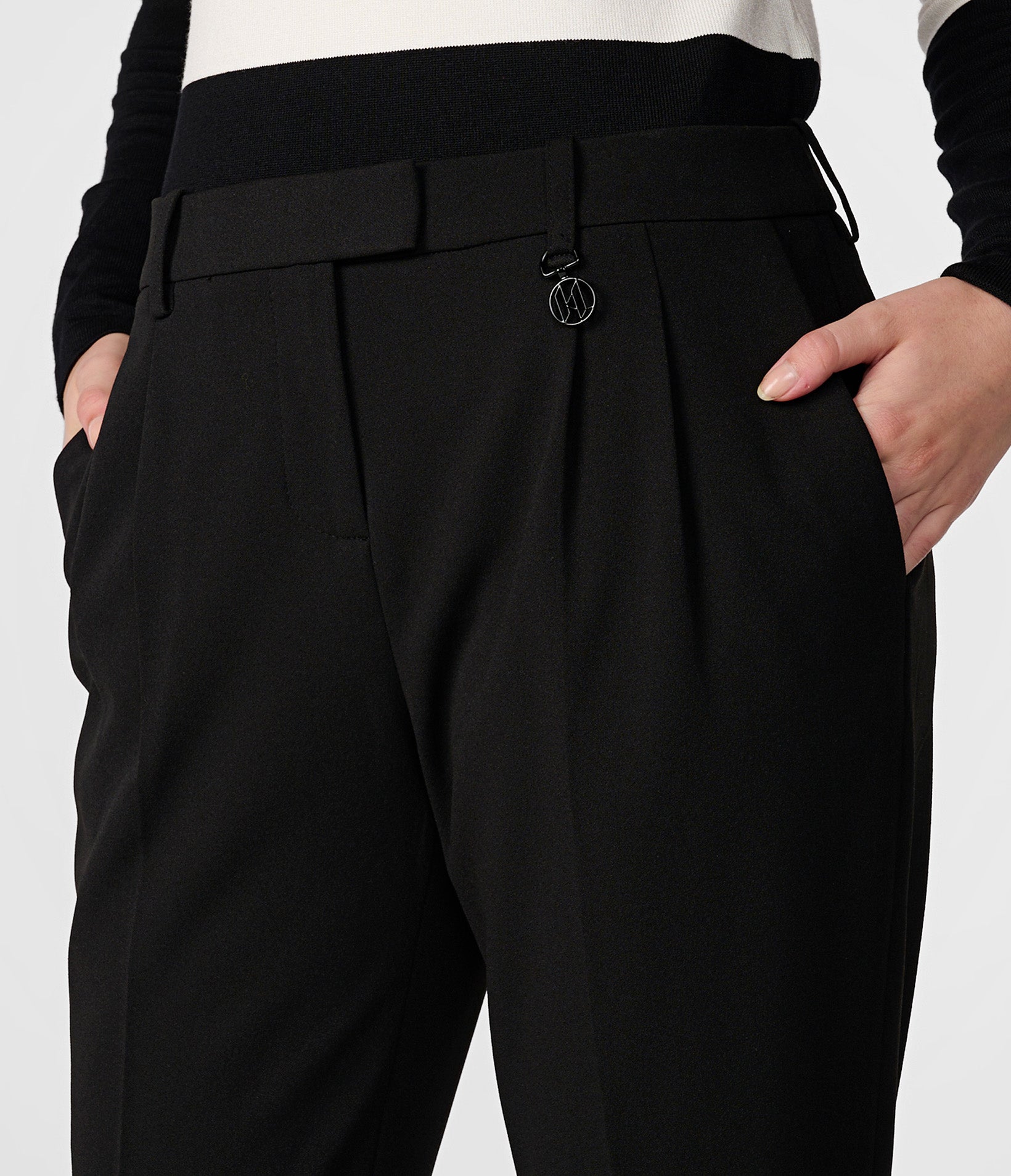 TAPERED FRONT PLEAT PANT